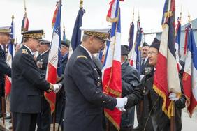 Prise de commandement du colonel Vincent Breton, à la base aérienne 105 à Évreux. 