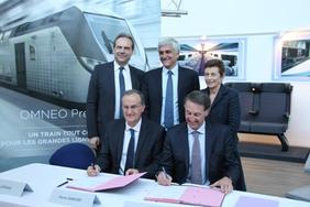 Signature du contrat entre Bombardier et Compin pour la fabrication des sièges de trains normands
